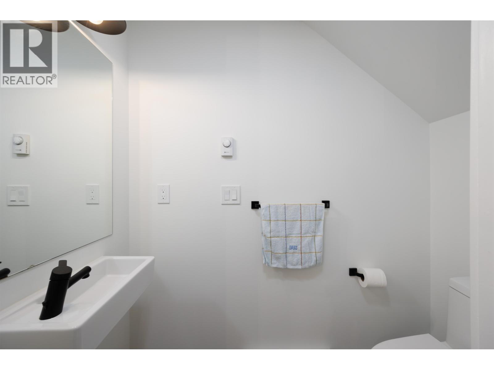119 707 ROBINSON STREET, Coquitlam