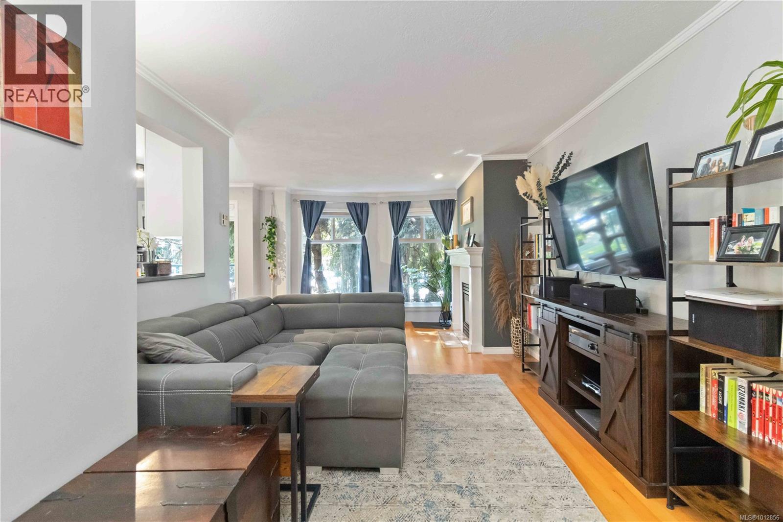 206 898 Vernon Ave, Saanich