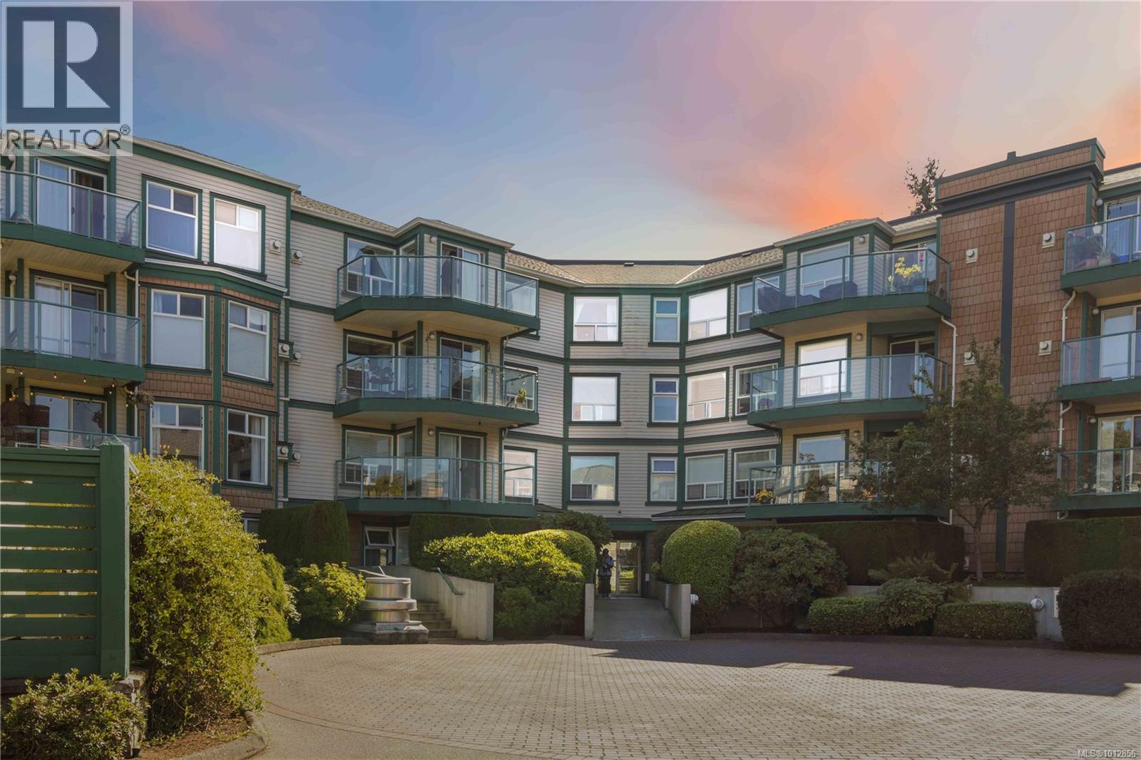 206 898 Vernon Ave, Saanich