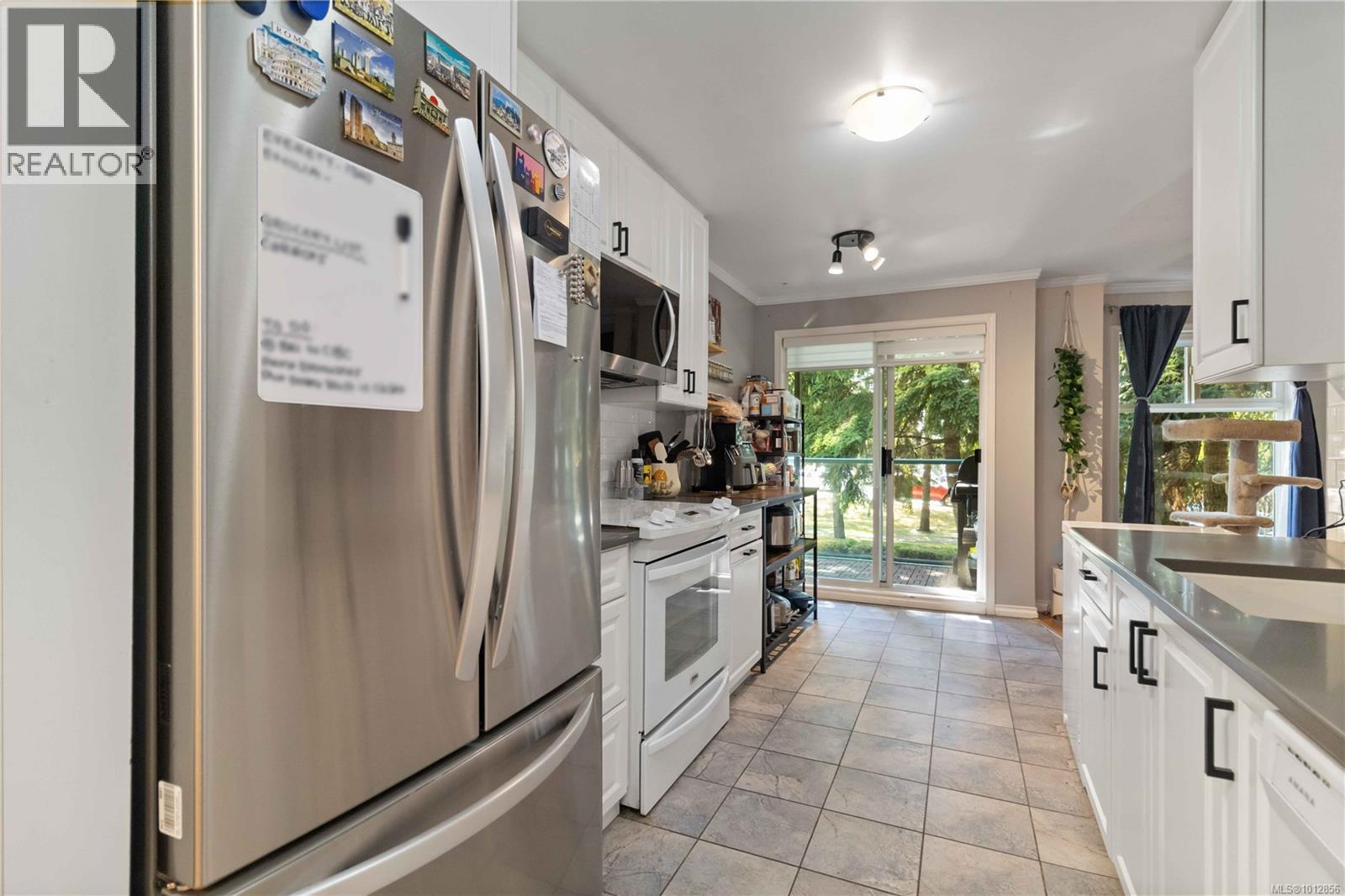 206 898 Vernon Ave, Saanich