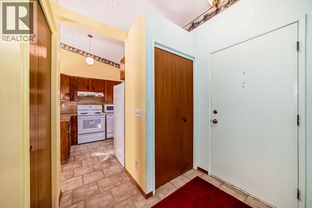 Single Family House 4 Level for Sale in  Templeview Place NE Temple Calgary 