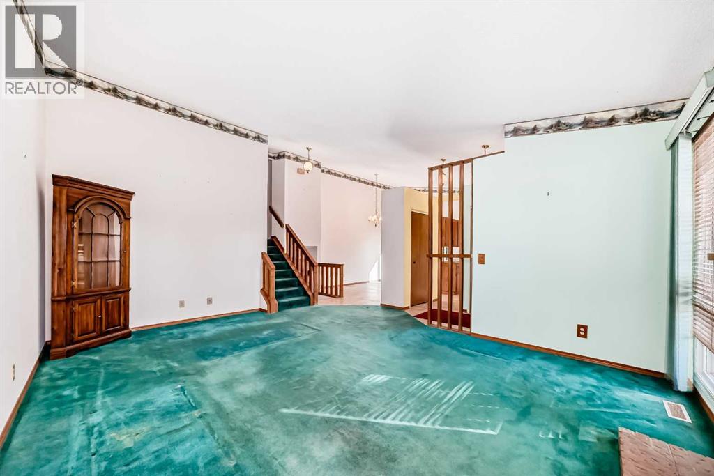 Single Family House 4 Level for Sale in  Templeview Place NE Temple Calgary 