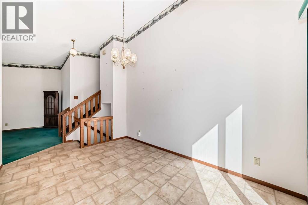Single Family House 4 Level for Sale in  Templeview Place NE Temple Calgary 