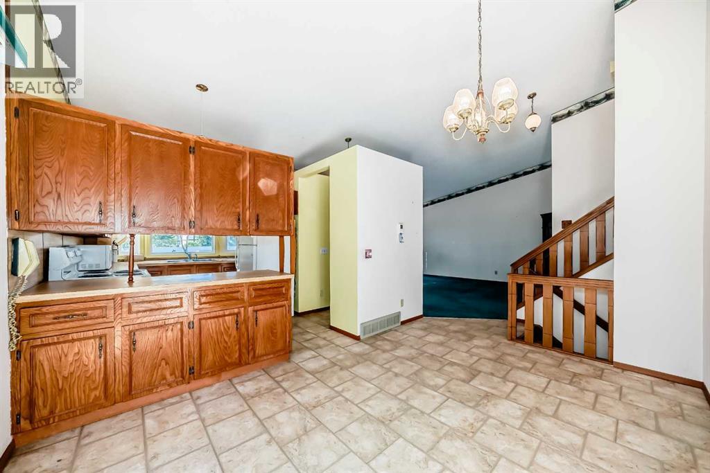 Single Family House 4 Level for Sale in  Templeview Place NE Temple Calgary 