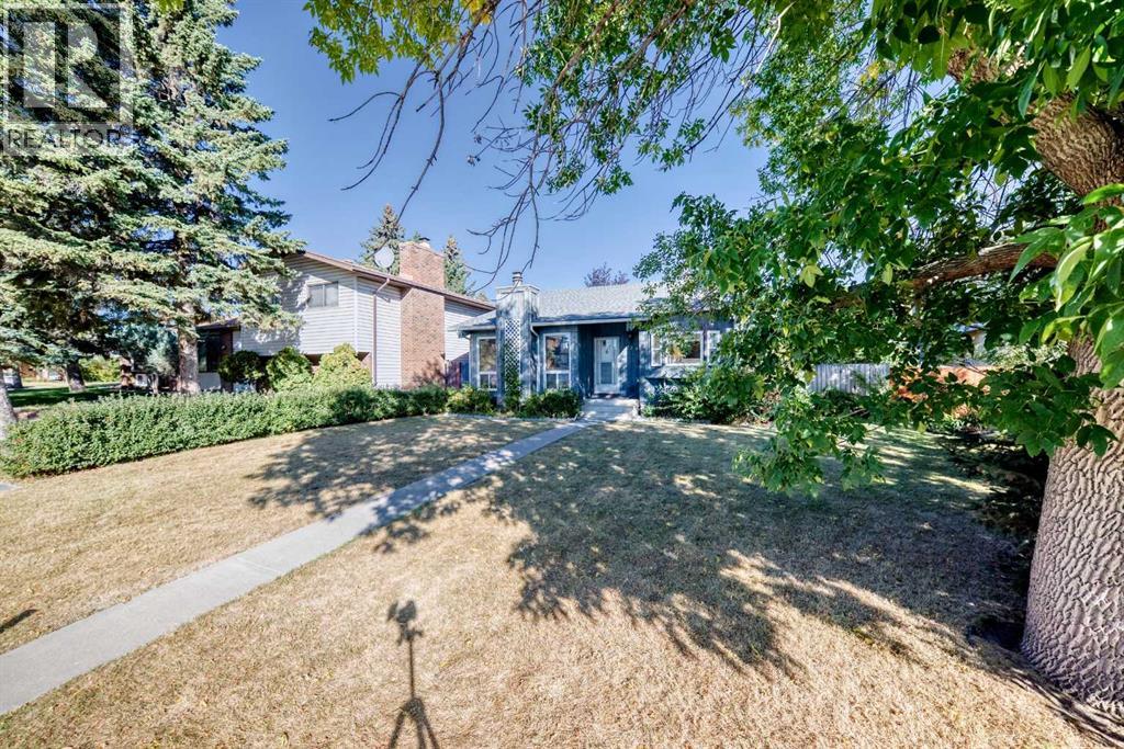 Single Family House 4 Level for Sale in  Templeview Place NE Temple Calgary 