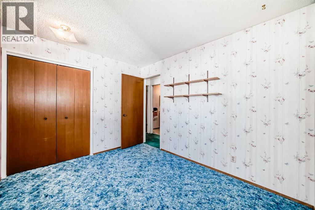 Single Family House 4 Level for Sale in  Templeview Place NE Temple Calgary 