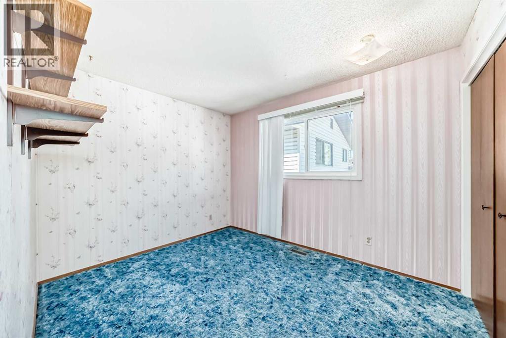 Single Family House 4 Level for Sale in  Templeview Place NE Temple Calgary 