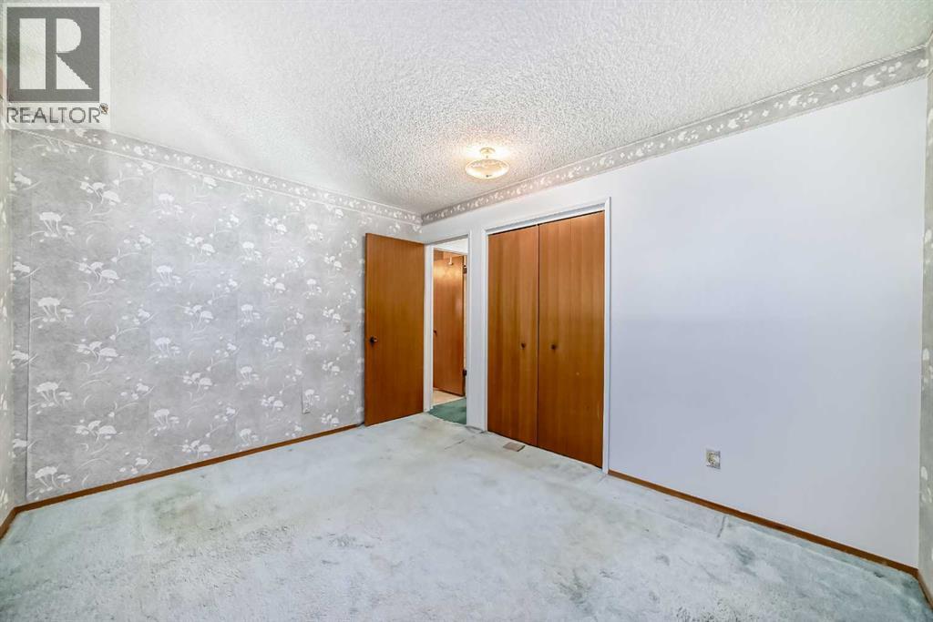 Single Family House 4 Level for Sale in  Templeview Place NE Temple Calgary 