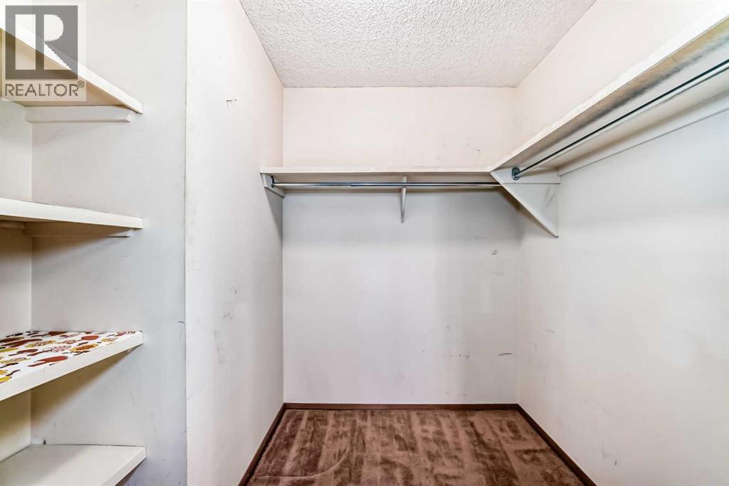 Single Family House 4 Level for Sale in  Templeview Place NE Temple Calgary 