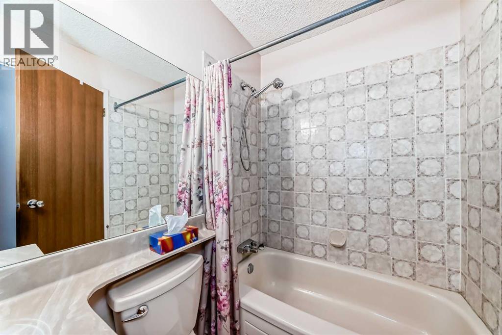 Single Family House 4 Level for Sale in  Templeview Place NE Temple Calgary 