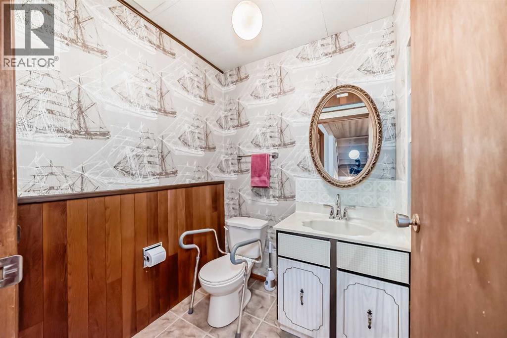 Single Family House 4 Level for Sale in  Templeview Place NE Temple Calgary 