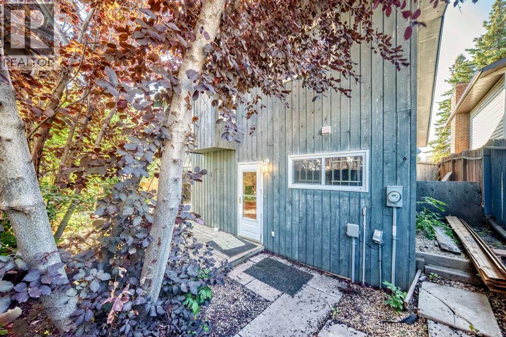 Single Family House 4 Level for Sale in  Templeview Place NE Temple Calgary 