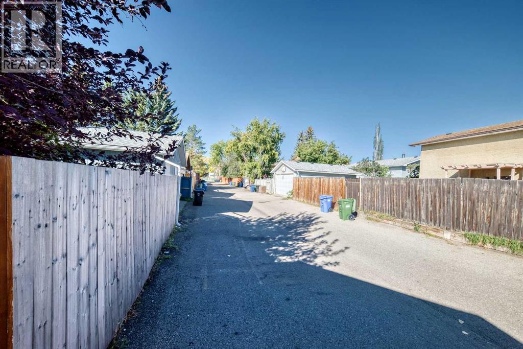 Single Family House 4 Level for Sale in  Templeview Place NE Temple Calgary 