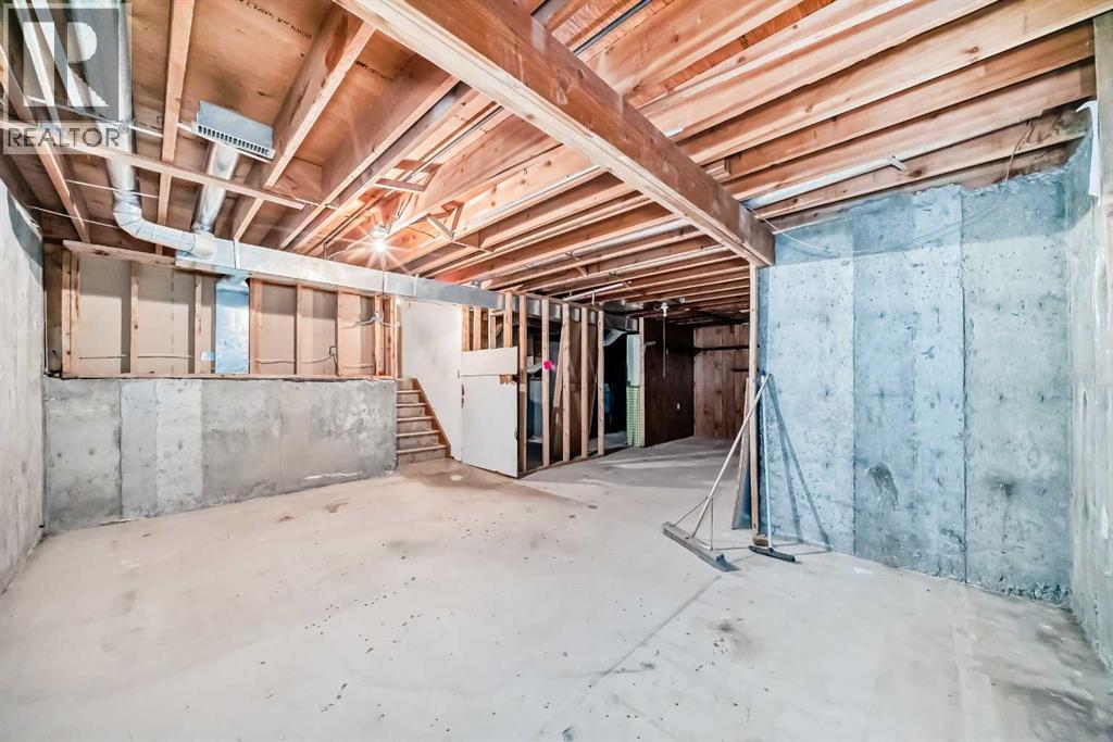 Single Family House 4 Level for Sale in  Templeview Place NE Temple Calgary 