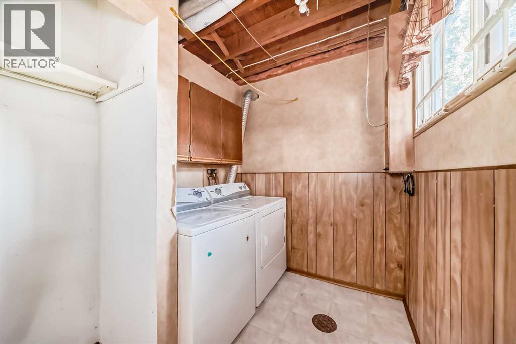 Single Family House 4 Level for Sale in  Templeview Place NE Temple Calgary 
