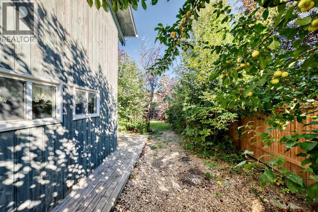 Single Family House 4 Level for Sale in  Templeview Place NE Temple Calgary 
