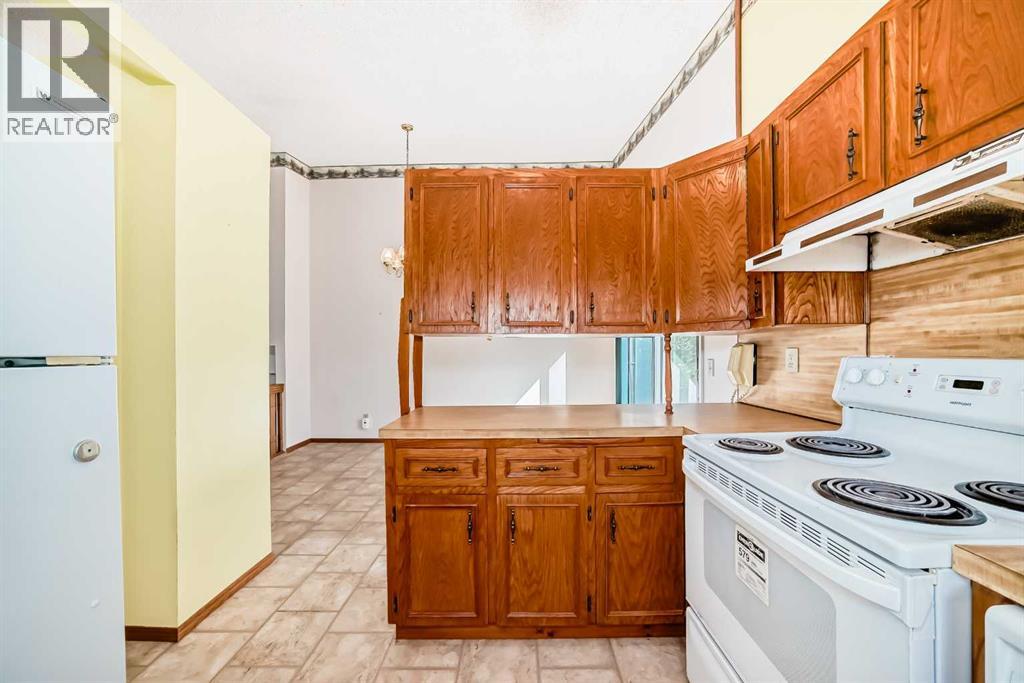 Single Family House 4 Level for Sale in  Templeview Place NE Temple Calgary 
