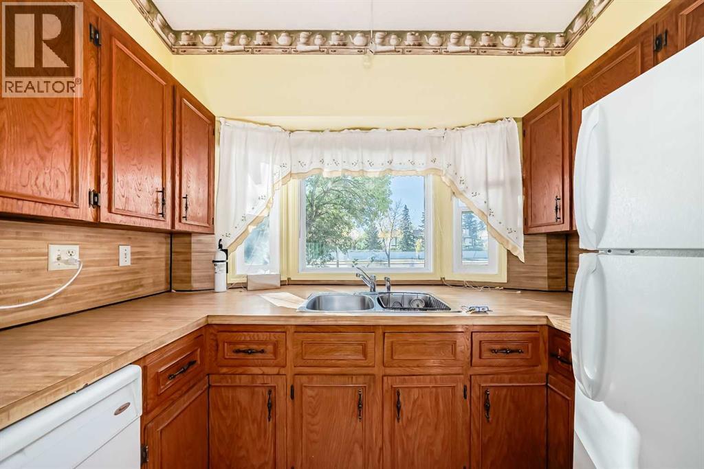 Single Family House 4 Level for Sale in  Templeview Place NE Temple Calgary 
