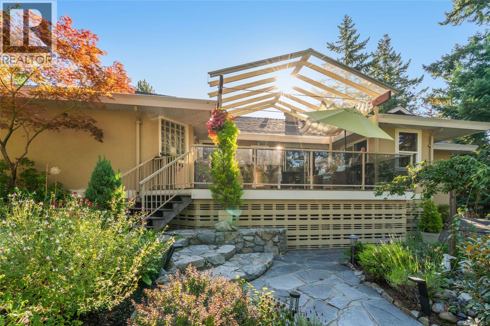 3720 Dolphin Dr, Nanoose Bay