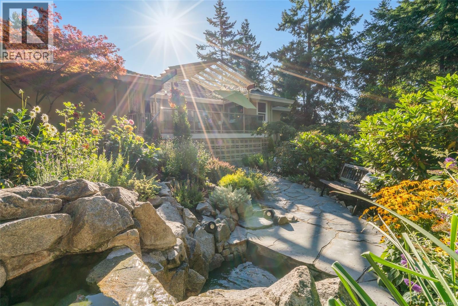 3720 Dolphin Dr, Nanoose Bay