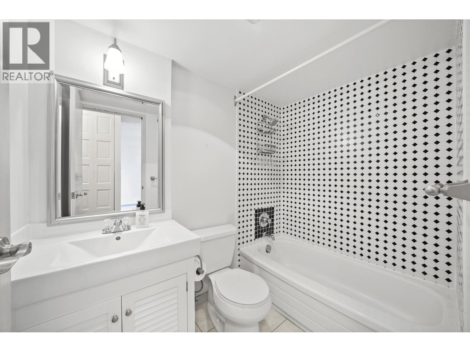 1006 2016 FULLERTON AVENUE, North Vancouver