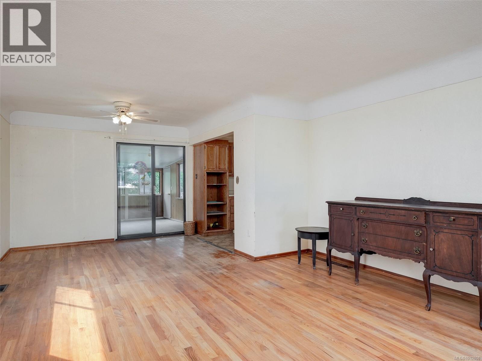 723 Genevieve Rd, Saanich