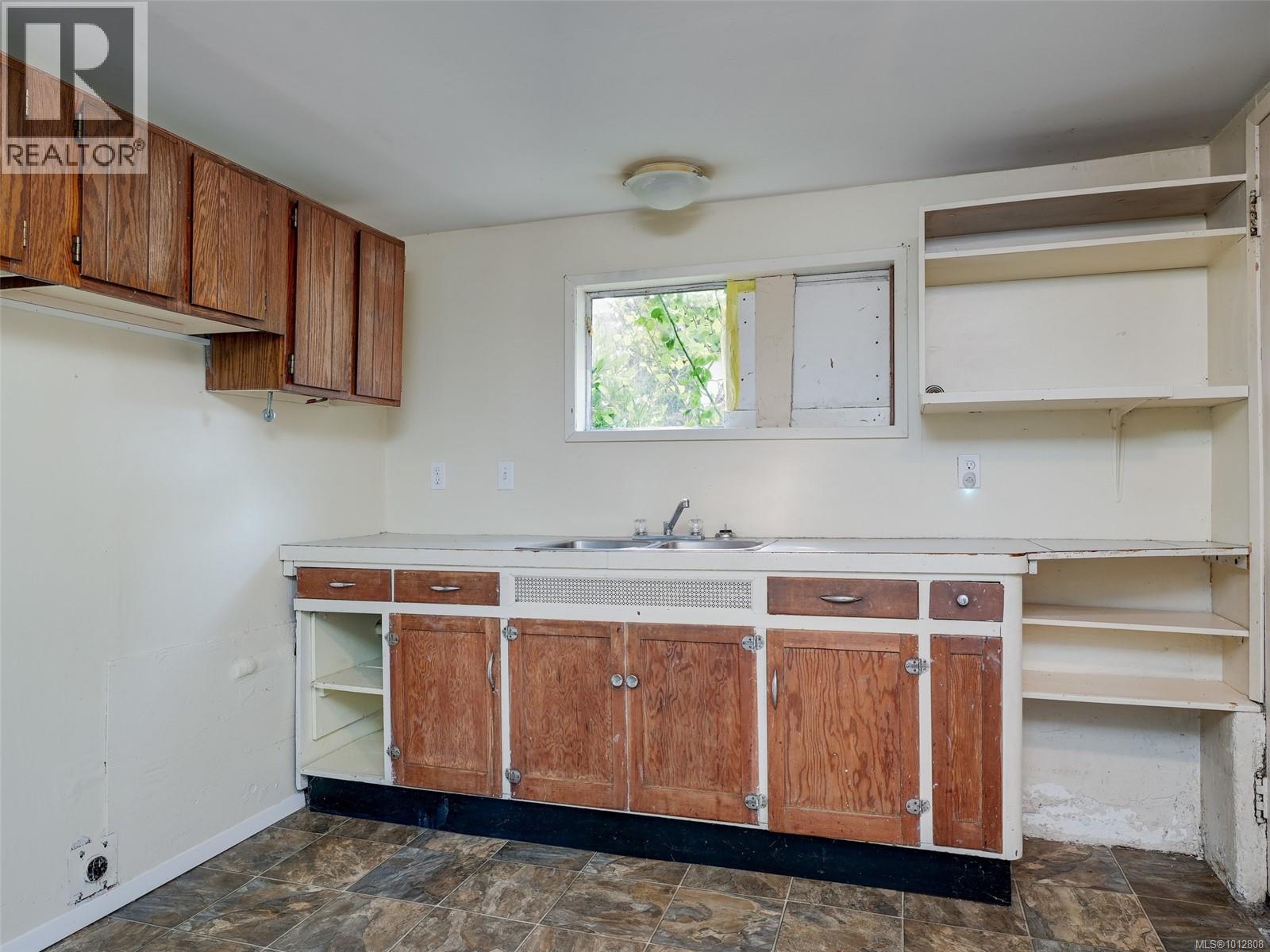 723 Genevieve Rd, Saanich