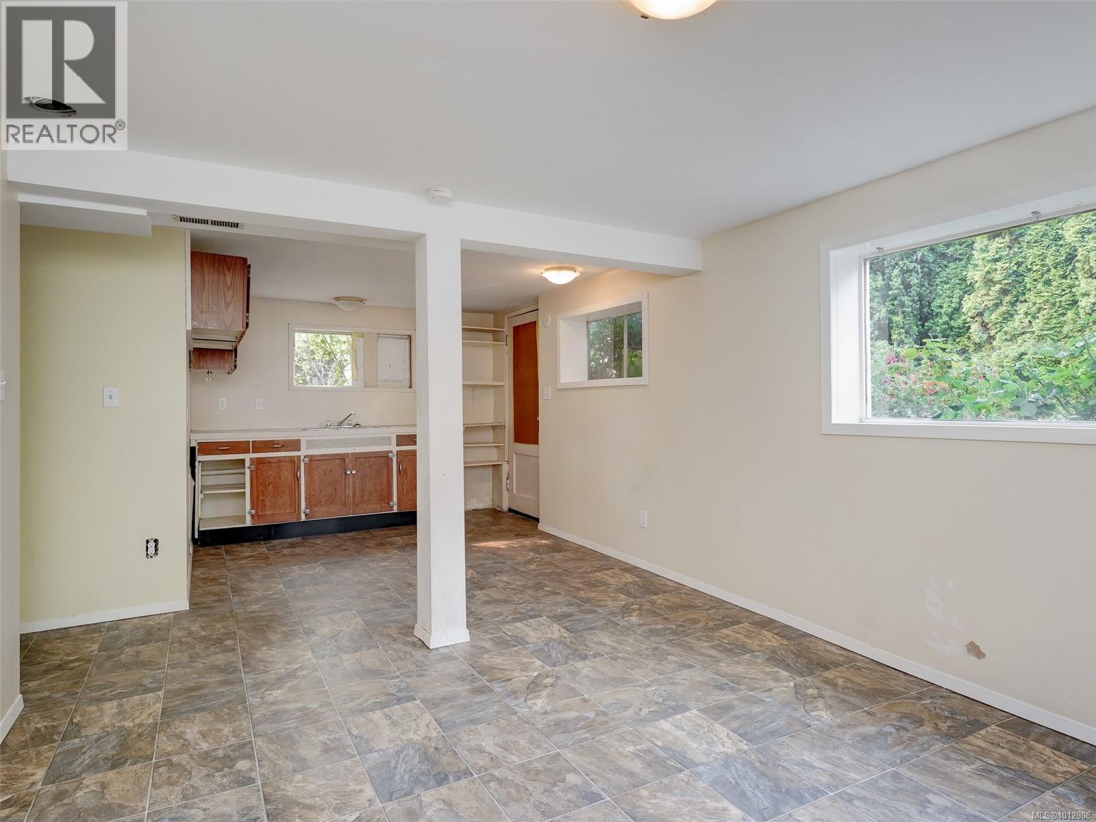 723 Genevieve Rd, Saanich