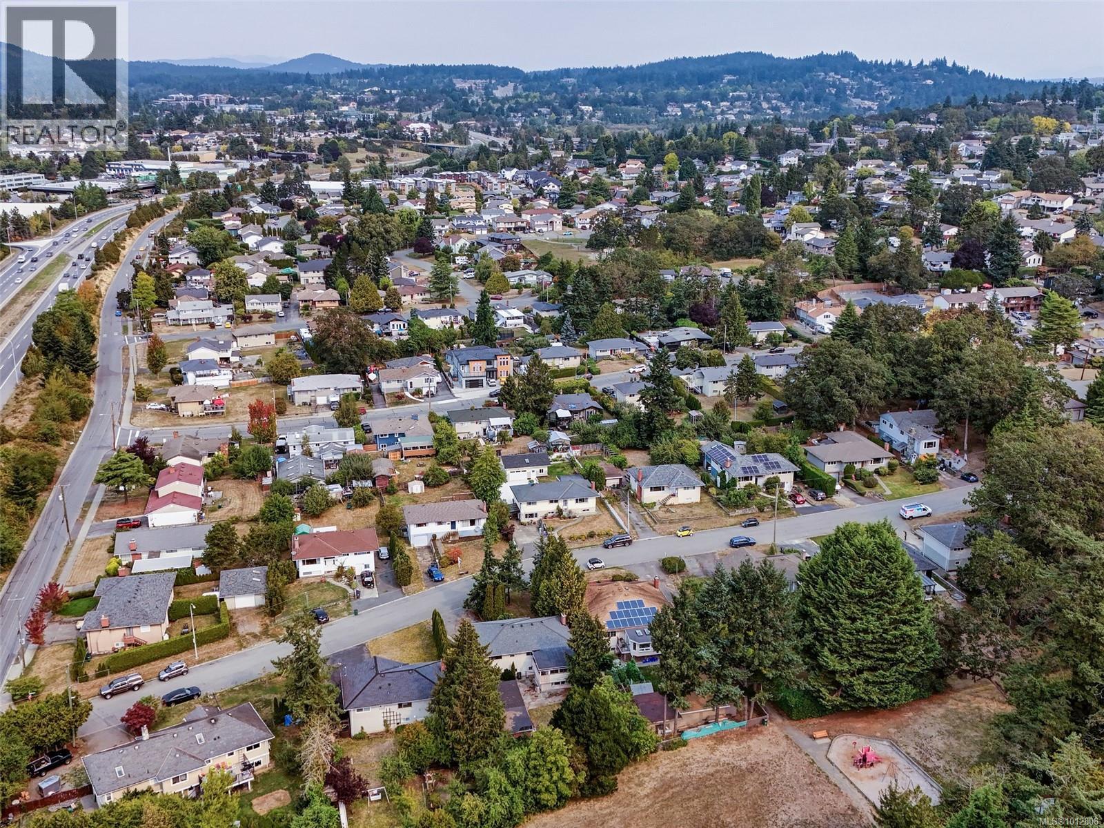 723 Genevieve Rd, Saanich