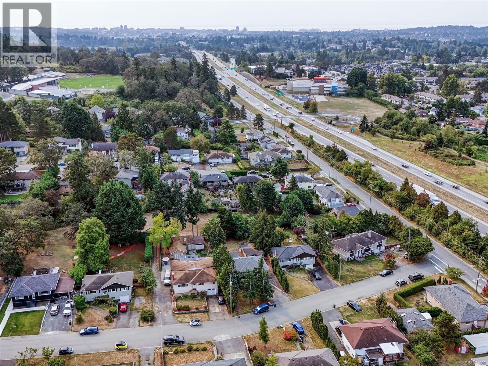 723 Genevieve Rd, Saanich