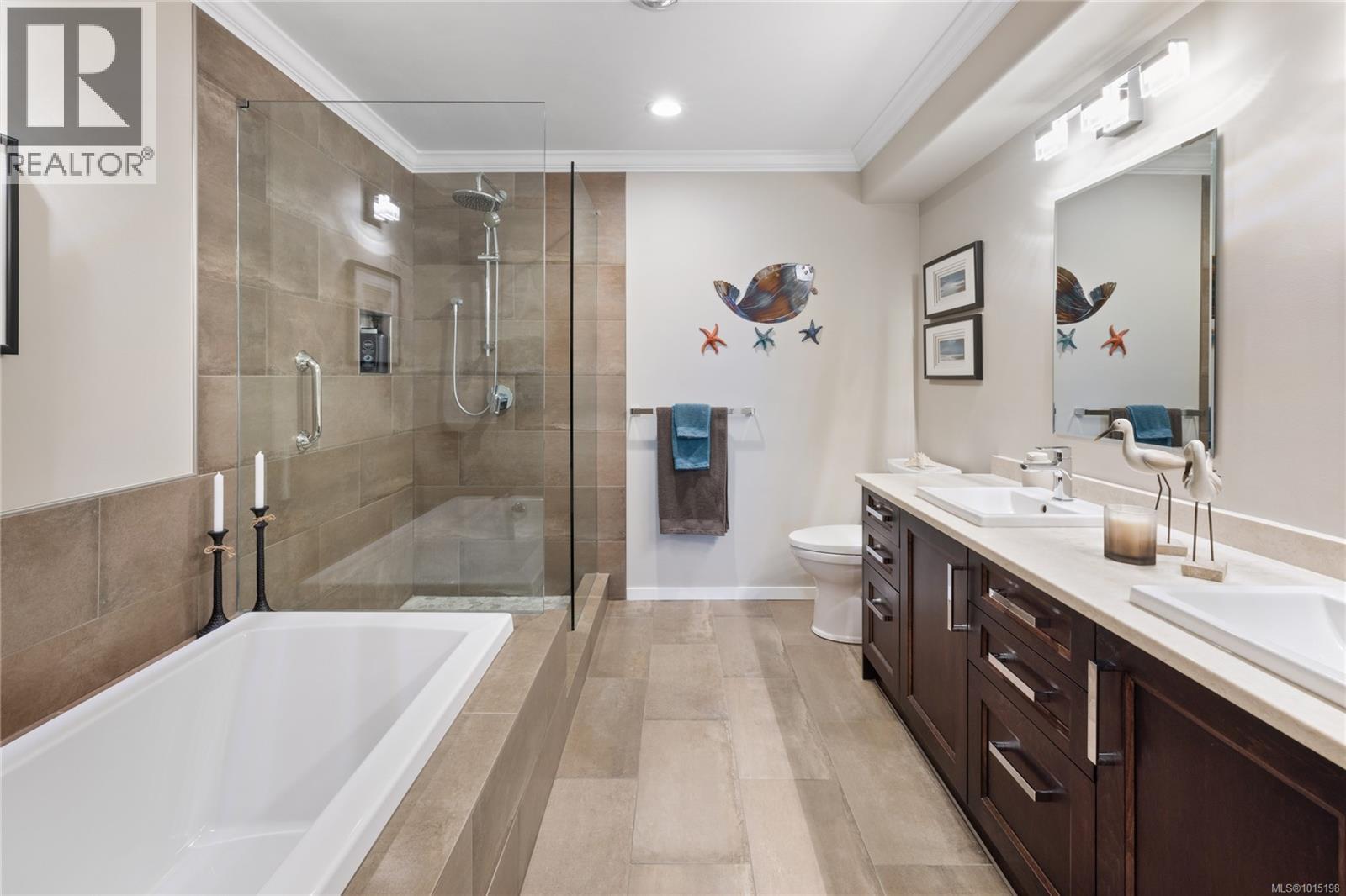 204 431 Crescent Rd W, Qualicum Beach