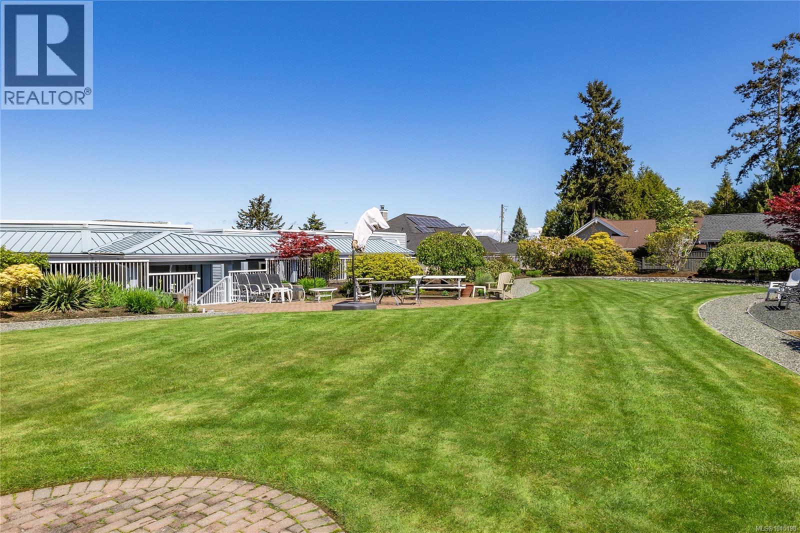 204 431 Crescent Rd W, Qualicum Beach