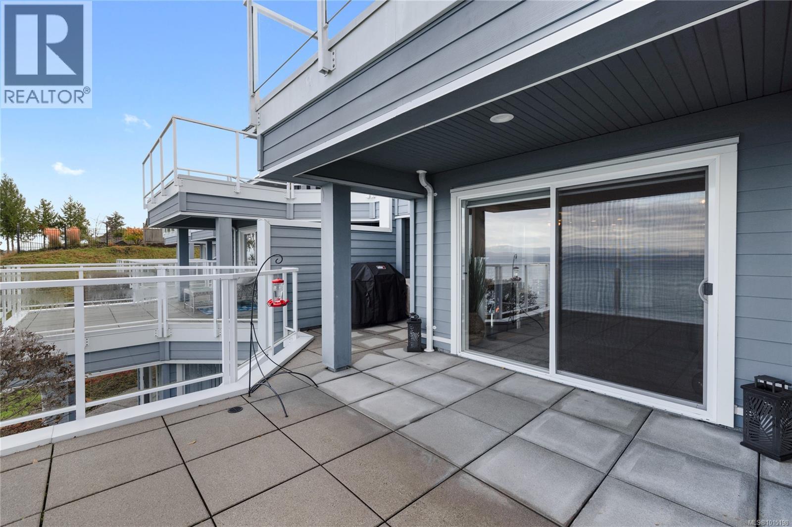 204 431 Crescent Rd W, Qualicum Beach