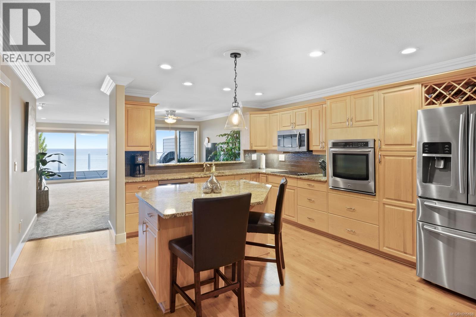 204 431 Crescent Rd W, Qualicum Beach