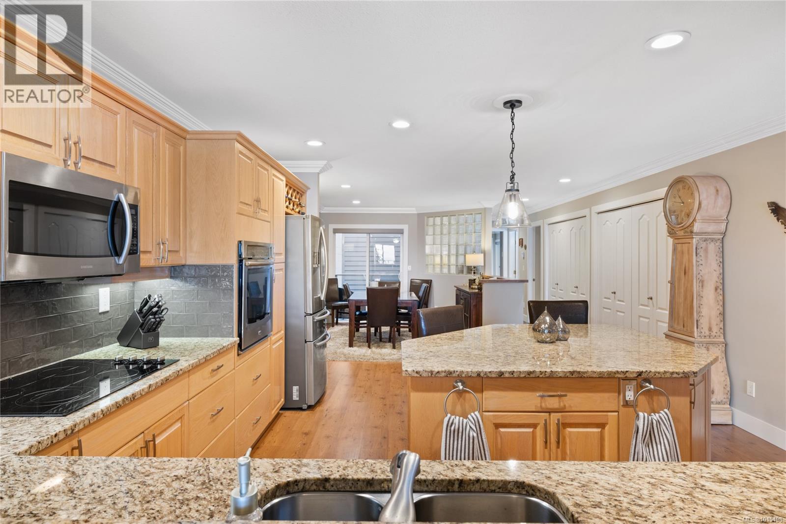 204 431 Crescent Rd W, Qualicum Beach