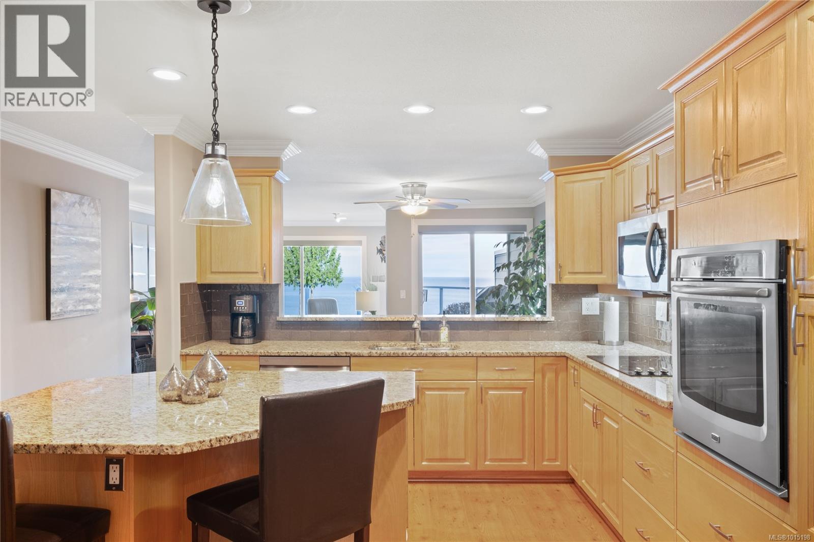 204 431 Crescent Rd W, Qualicum Beach
