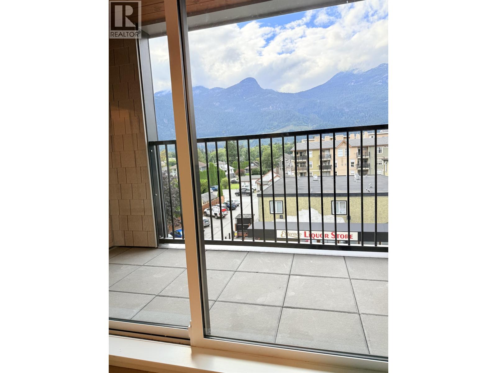 400 37994 SECOND AVENUE, Squamish