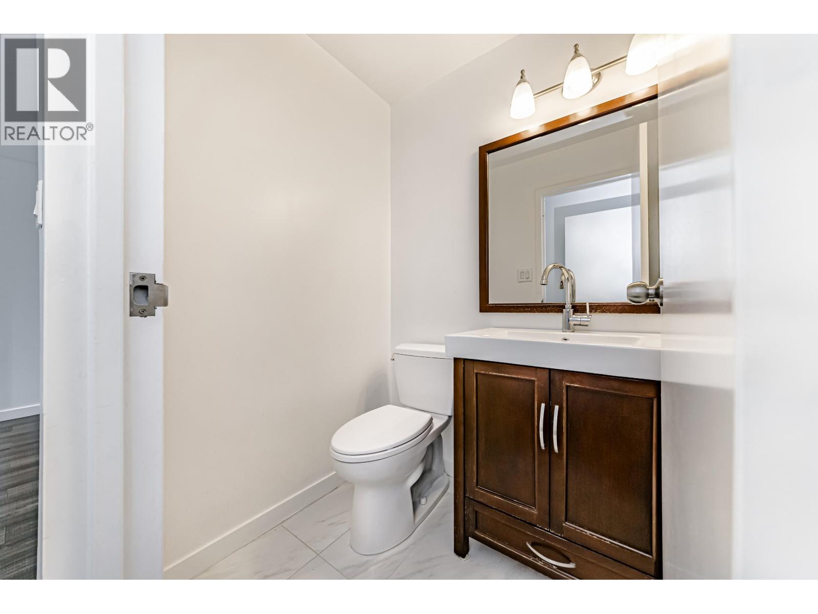 302 225 SIXTH STREET, New Westminster