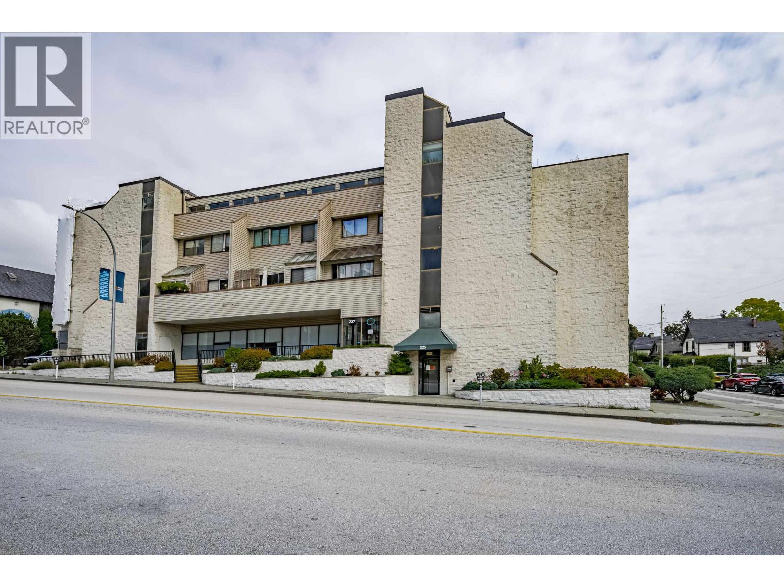 302 225 SIXTH STREET, New Westminster
