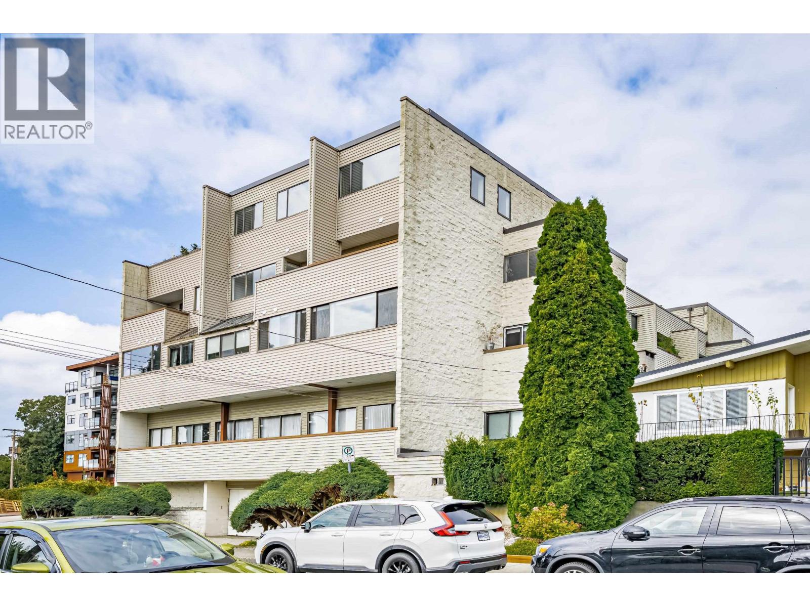 302 225 SIXTH STREET, New Westminster