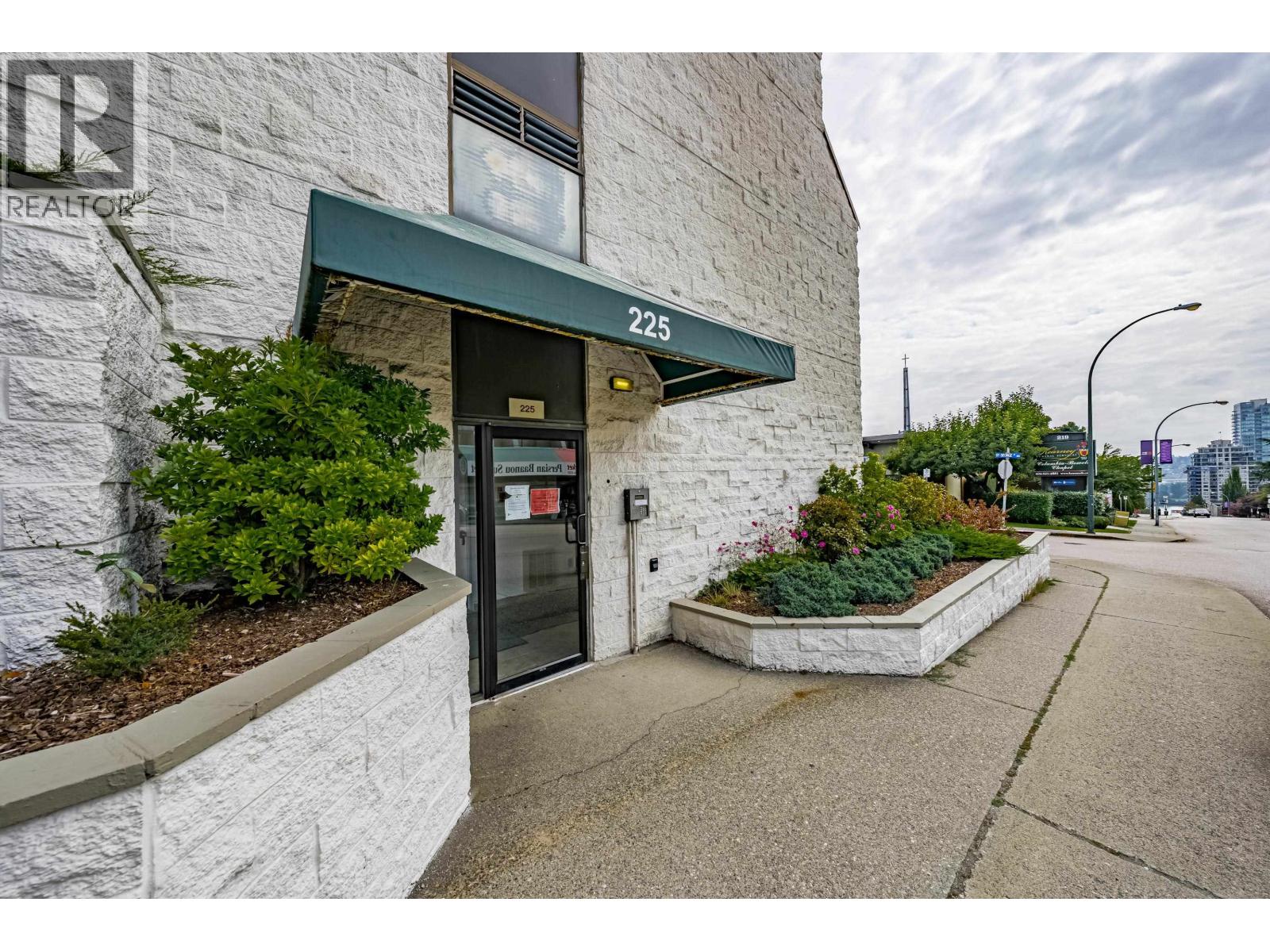 302 225 SIXTH STREET, New Westminster