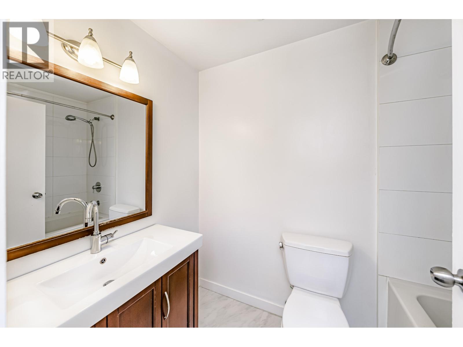 302 225 SIXTH STREET, New Westminster