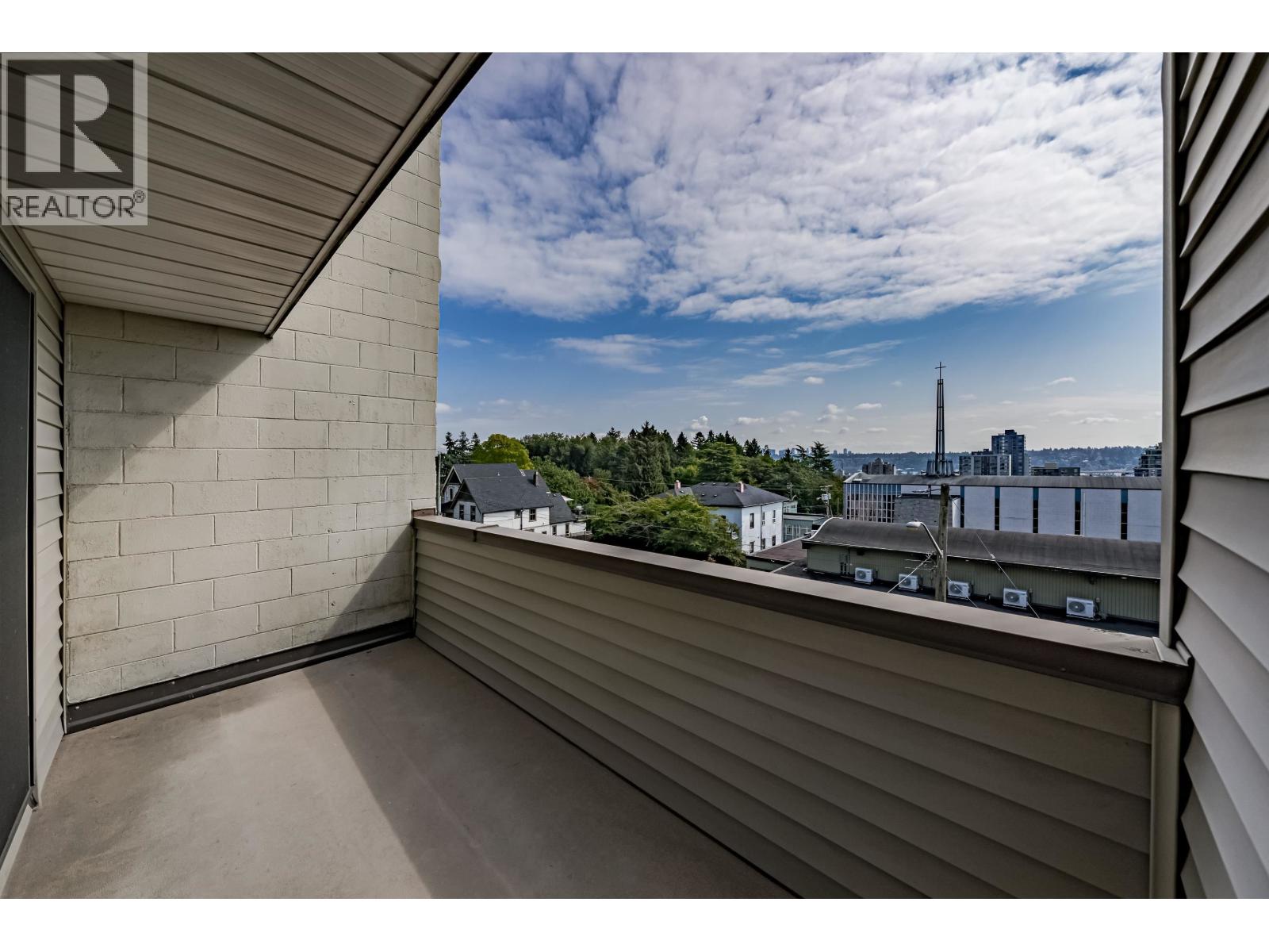 302 225 SIXTH STREET, New Westminster