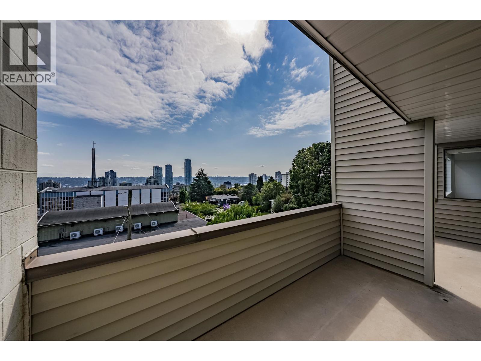 302 225 SIXTH STREET, New Westminster
