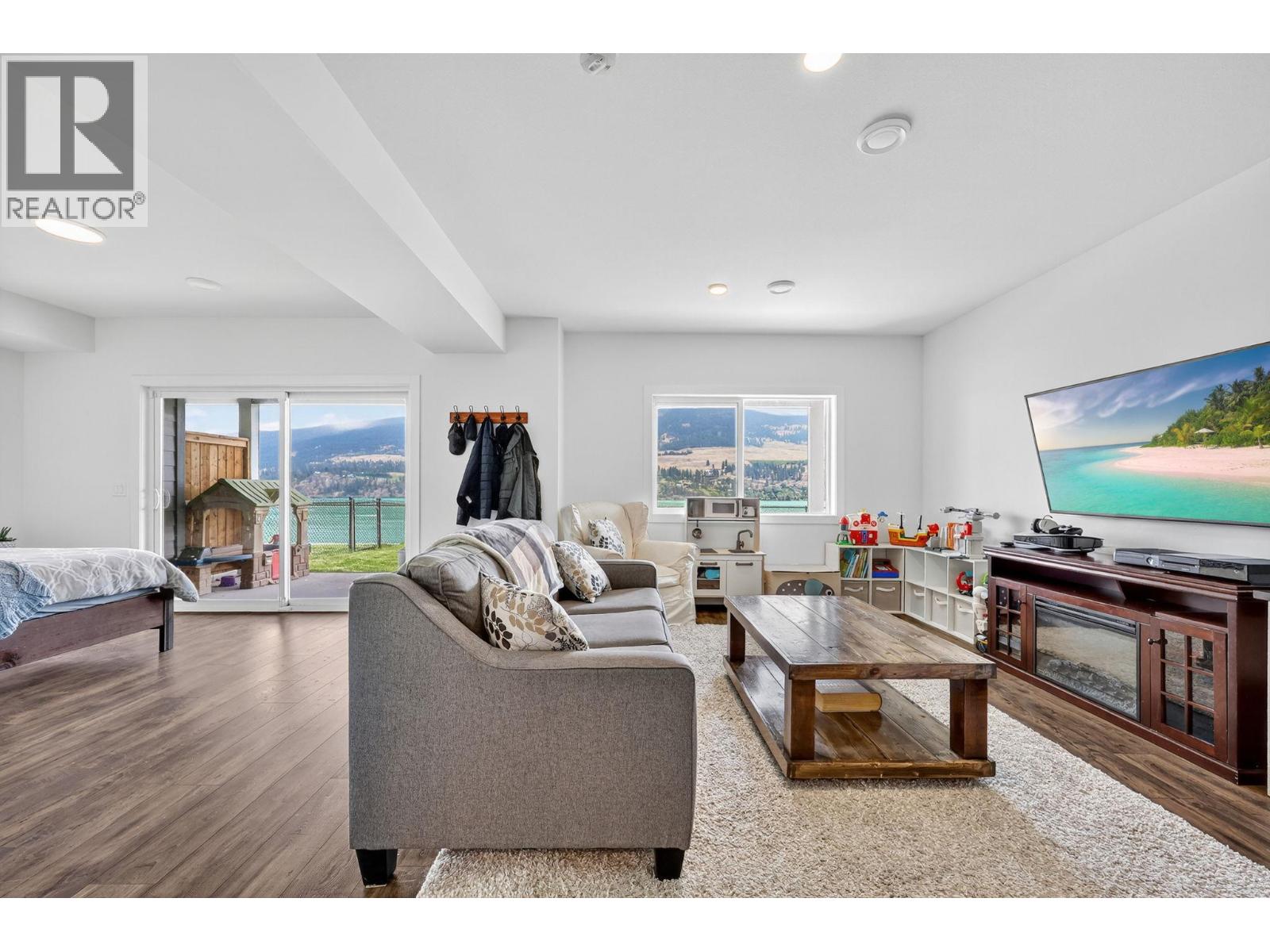 12075 Oceola Road Unit# 25, Lake Country