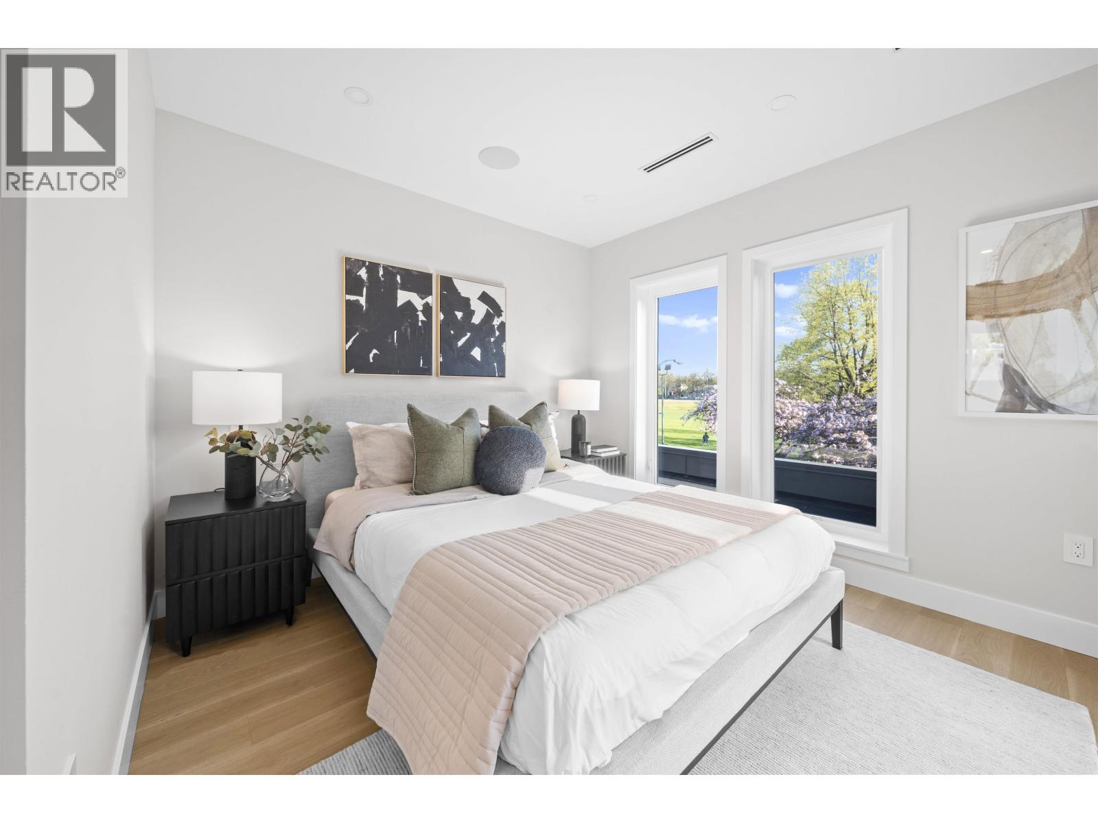 2455 W 10TH AVENUE, Vancouver