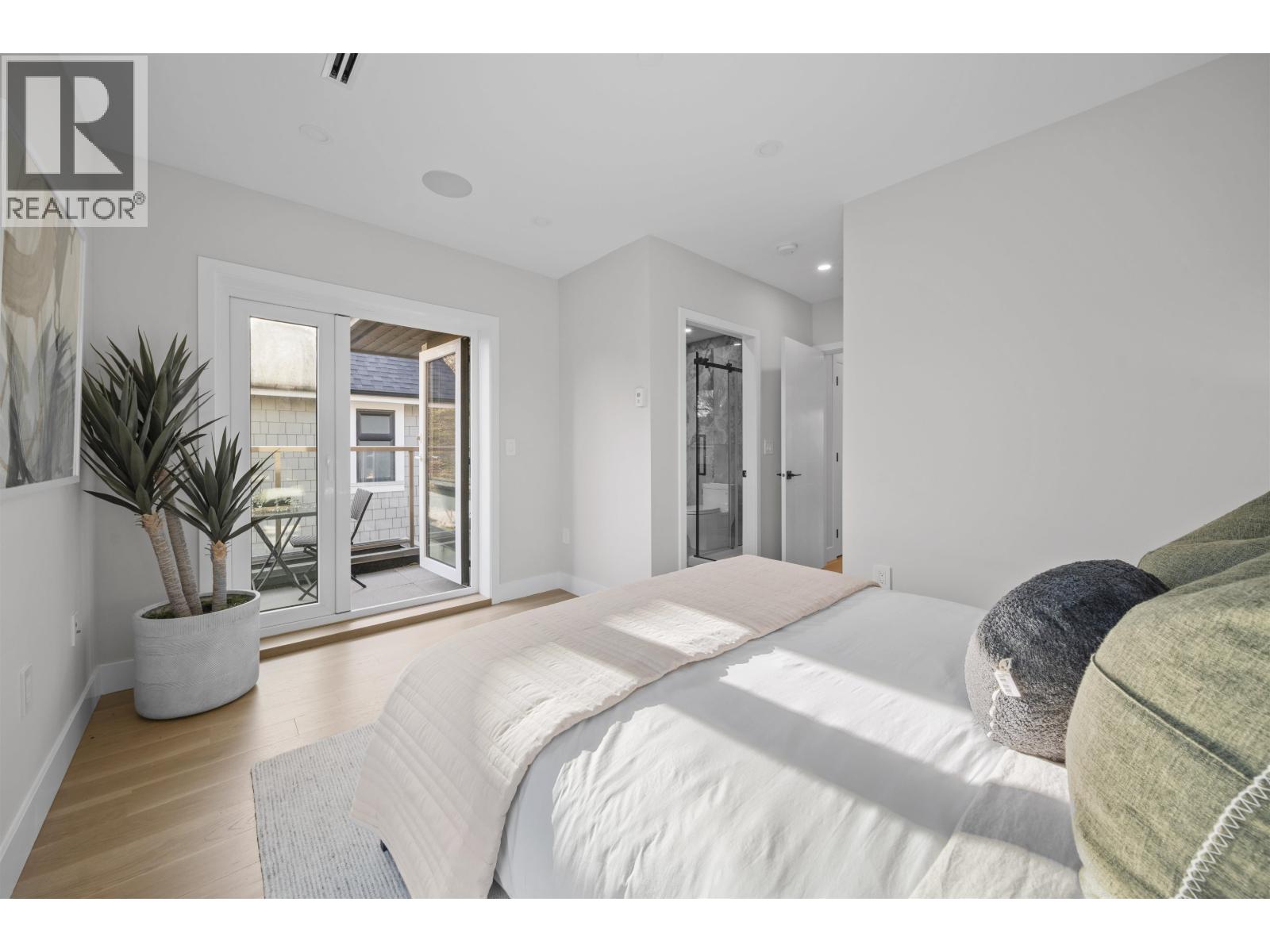 2455 W 10TH AVENUE, Vancouver