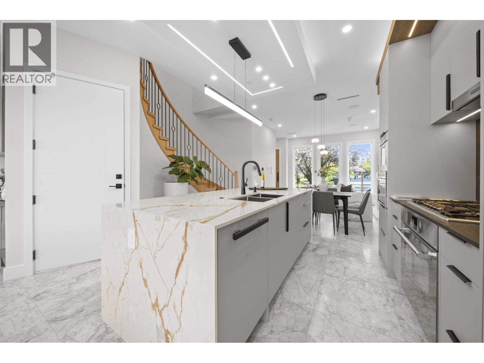 2455 W 10TH AVENUE, Vancouver