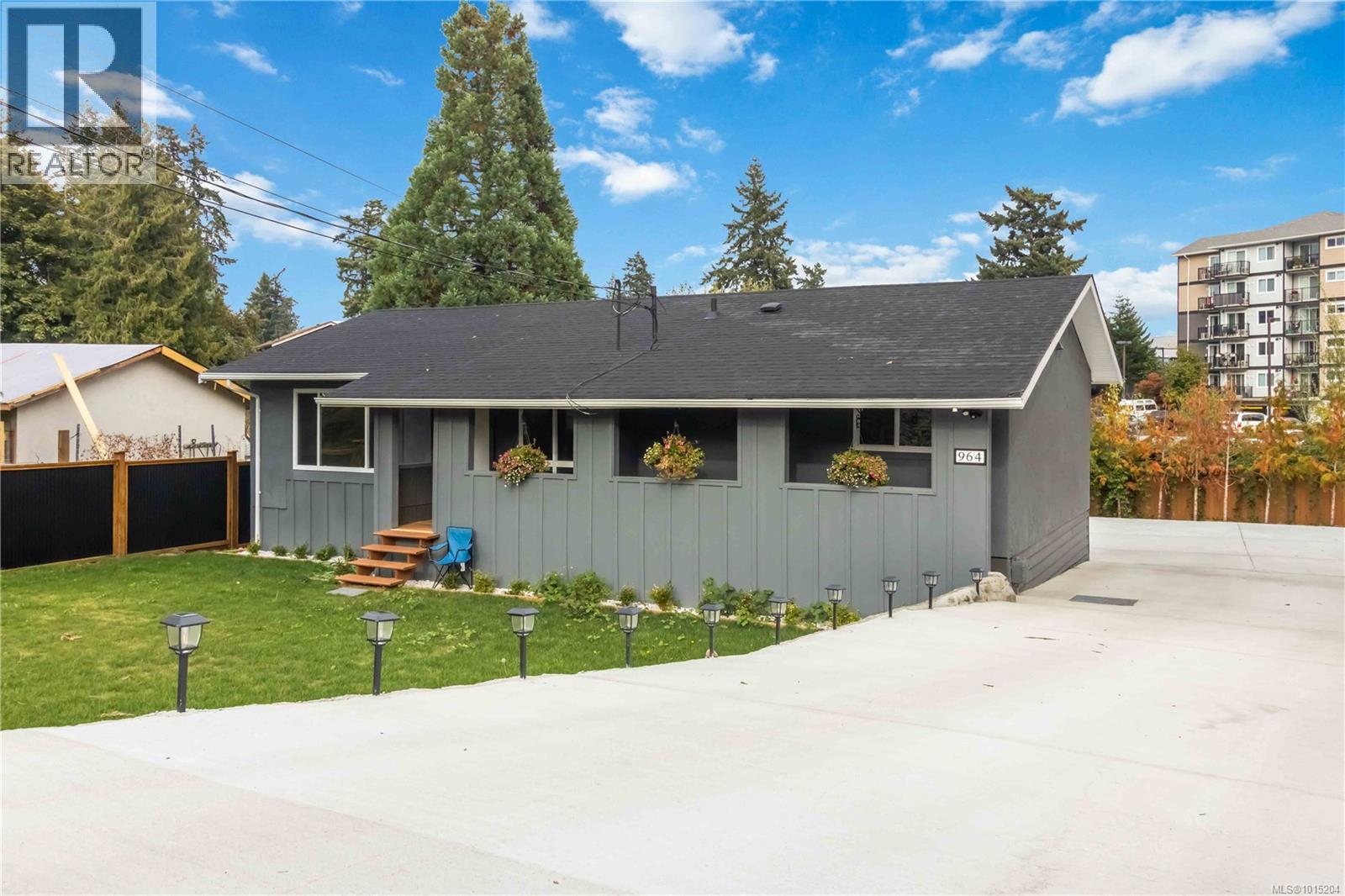  964 Loch Glen Place, Langford