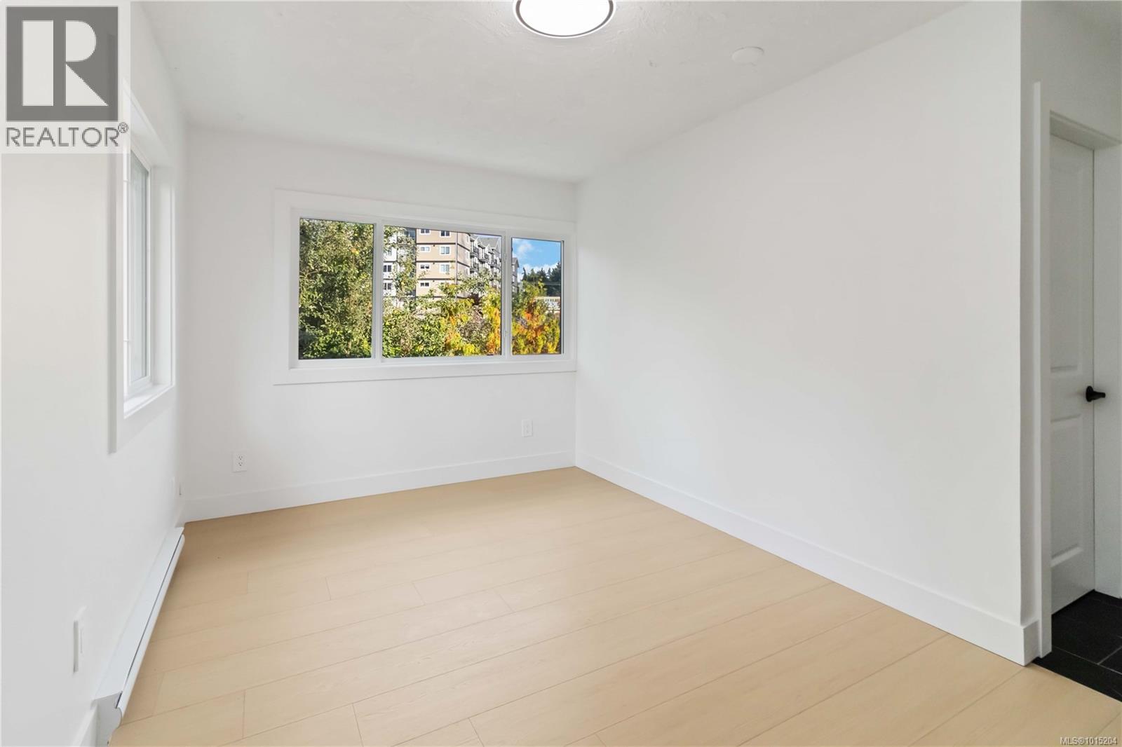  964 Loch Glen Place, Langford